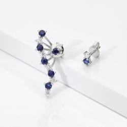 Pendientes asimétricos Oro Blanco 18k con zafiros azules y diamantes