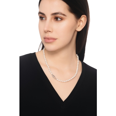 Collar de perlas japonesas con cierre oro blanco y diamantes