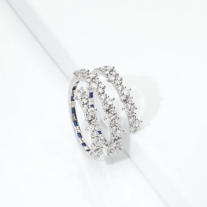 Anillo floral Oro Blanco 18k con tres vueltas de diamantes