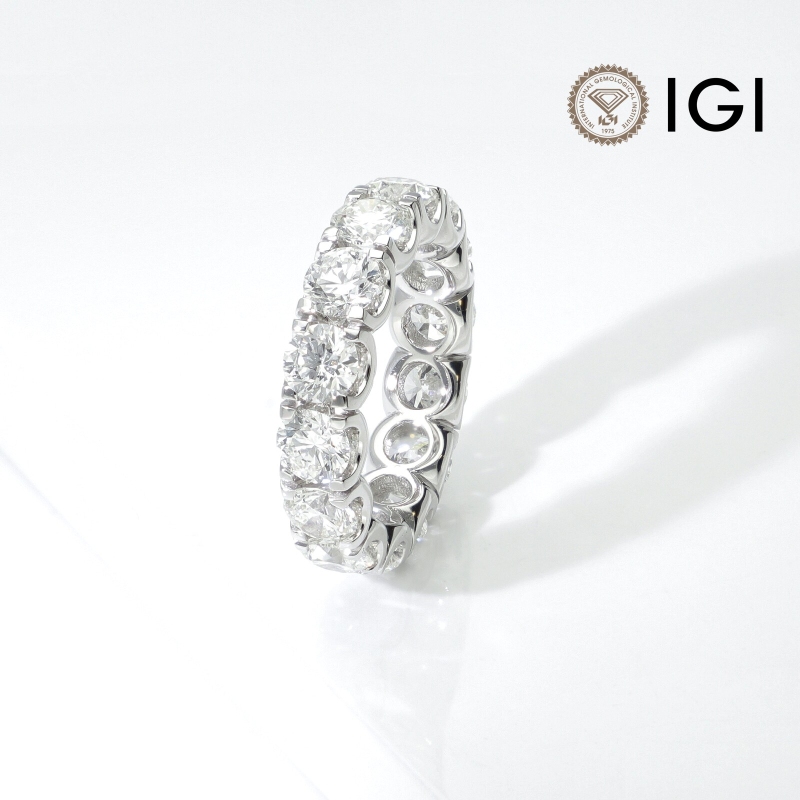 Anillo Eternity Oro Blanco 18k con diamantes certificados IGI 0.40 CT