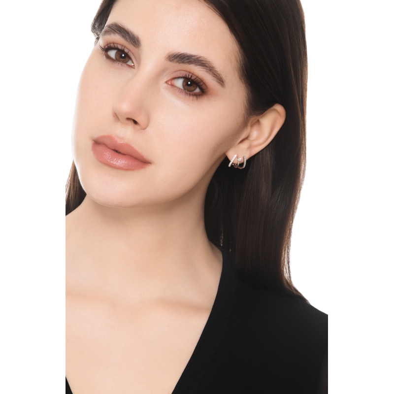 Pendientes curvados en oro blanco 750 con diamantes