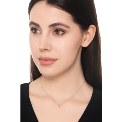 Collar en oro blanco 18k engastado un diamante 