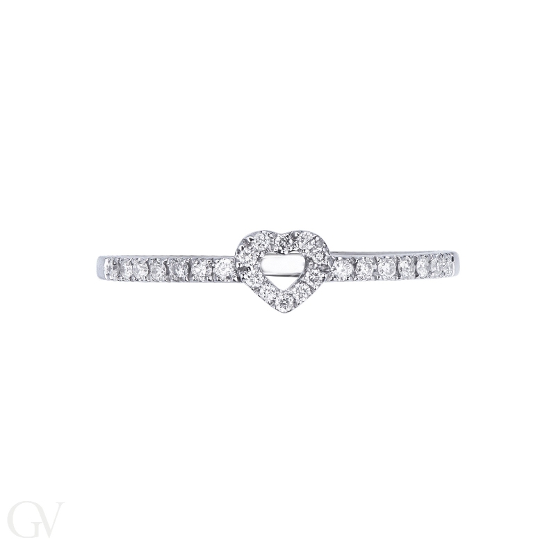 Anillo romántico de oro blanco 18k con diamantes