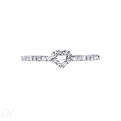 Anillo romántico de oro blanco 18k con diamantes