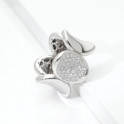 Anillo Oro Blanco 18k con placas ovales y diamantes brillantes