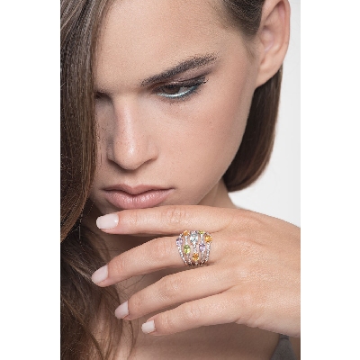 Anillo de banda en oro blanco 18k con peridoto, citrino, amatista, aguamarina y diamantes