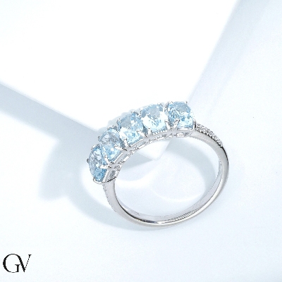 Anello in oro bianco 18k con diamante e acquamarina