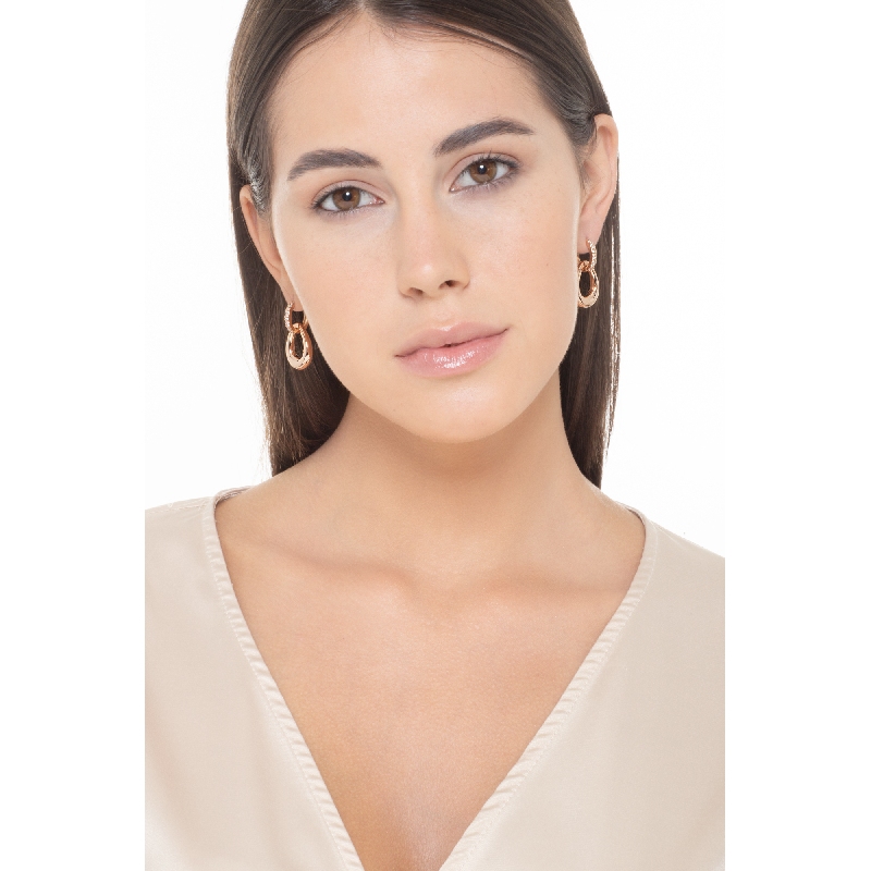 Aros abombados en oro rosa de 18k con diamantes y colgante en forma de gota