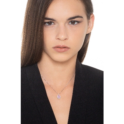 Colgante halo en oro blanco de 18 quilates con zafiro rosa ovalado y diamantes