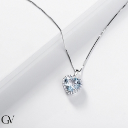 Collar de oro blanco de 18 quilates con colgante de aguamarina en forma de corazón y diamantes 2