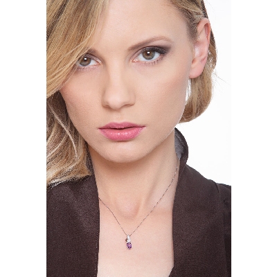 Collar de mujer en oro blanco de 18k con amatista y diamantes