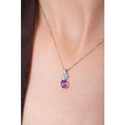Collar de mujer en oro blanco de 18k con amatista y diamantes