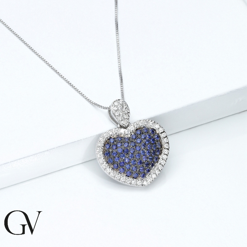 Colgante Corazón Pavé Zafiros Azules y Diamantes Oro Blanco 18k
