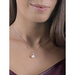 Collar en oro blanco de 18k con diamantes y perla 2