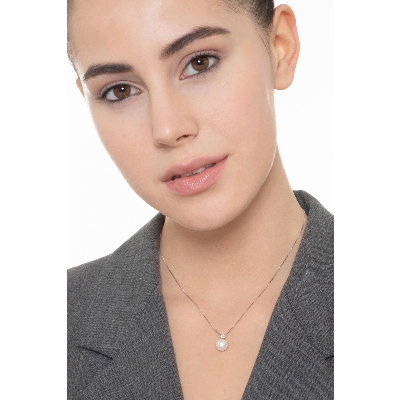 Collar en oro blanco con perla natural de 8 mm y diamante