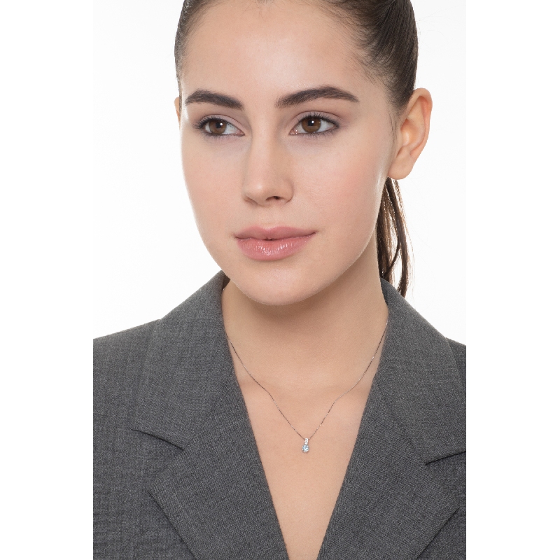 Collar en oro blanco 18k con colgante de aguamarina y diamantes