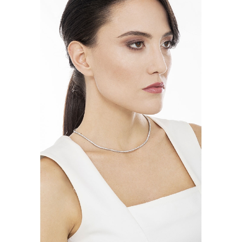 Collar tipo tennis en oro blanco de 18 quilates con diamantes