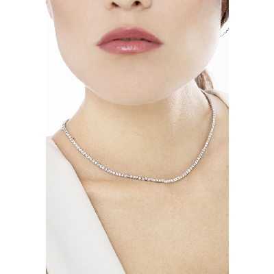 Collar tipo tennis en oro blanco de 18 quilates con diamantes