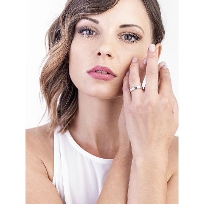 Alianza Unoaerre en oro blanco de 18 quilates