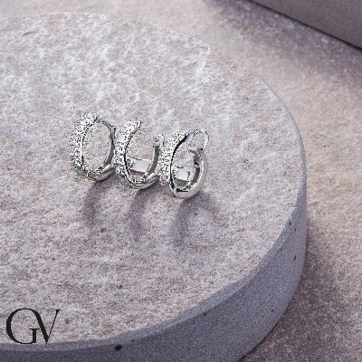 Mono pendiente izquierdo oro blanco 18k 3 círculos diamantes 