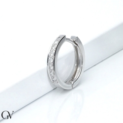 Pendiente individual de aro en oro blanco de 18k con diamantes  2