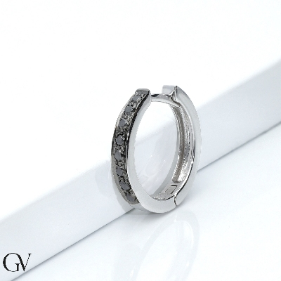 Pendiente mono aro en oro blanco 18k con diamantes negros y puntas brunidas