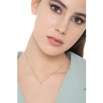 Collar con letra T de diamantes