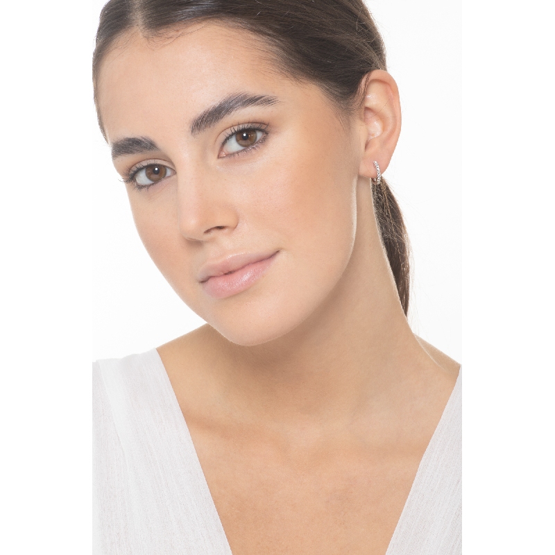 Aros pequeños en oro blanco con diamantes