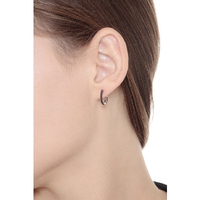 Aros en oro blanco de 18k con diamantes negros 