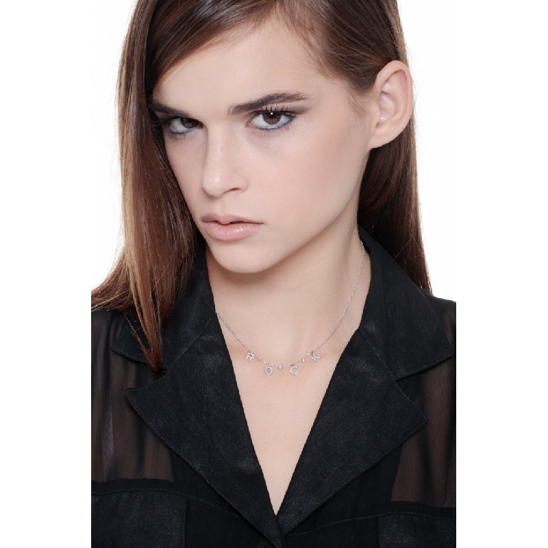 Collar en oro blanco 18k con la palabra ROCK de diamantes  Collar en oro blanco 18k con la palabra ROCK de diamantes