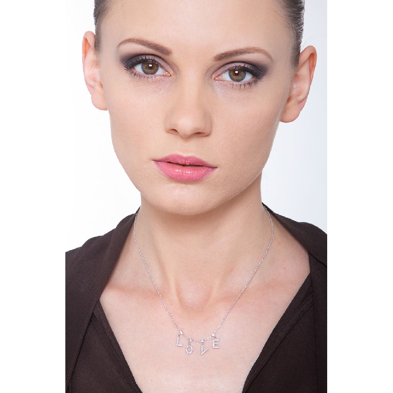 Collar elegante oro blanco 18k LOVE con diamantes brillantes