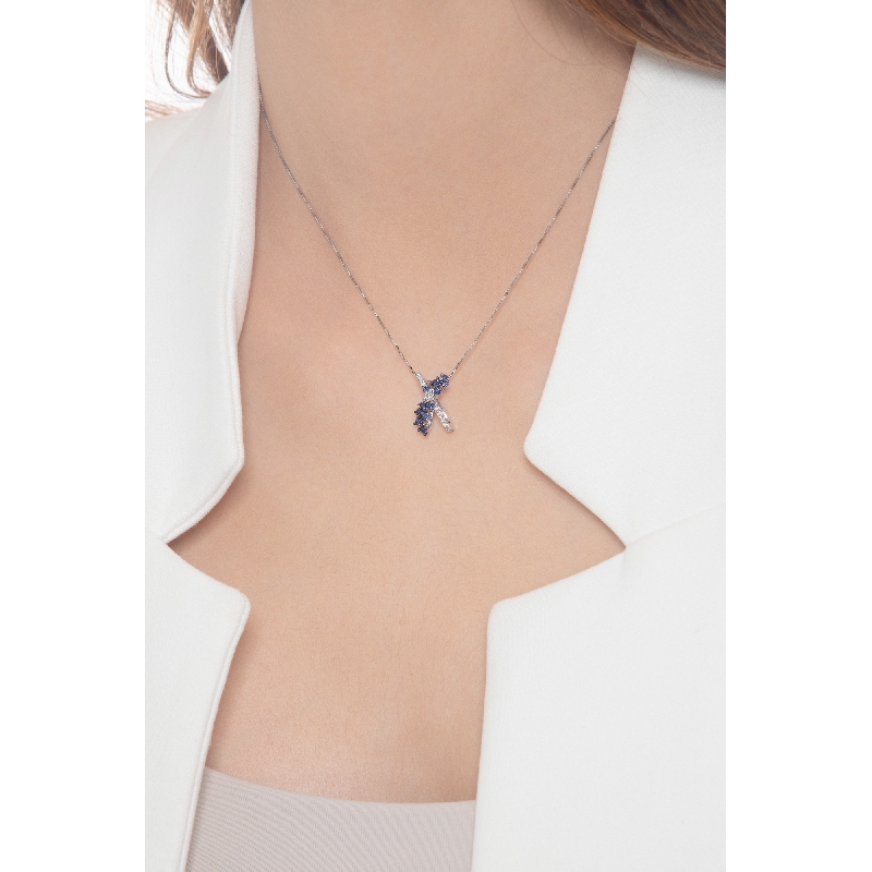 Collar oro blanco 18k cruz con zafiros azules y diamantes
