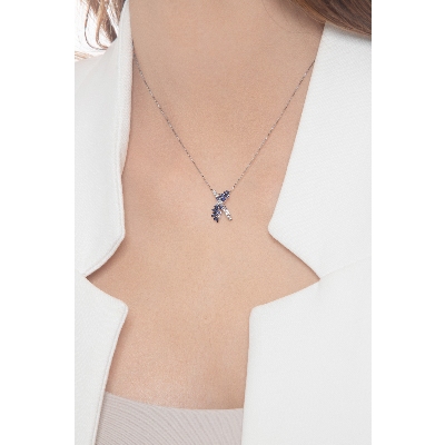 Collar oro blanco 18k cruz con zafiros azules y diamantes