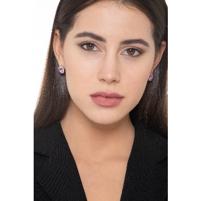 Pendientes halo diamantes oro blanco de 18 quilates con un zafiro rosa ovalado