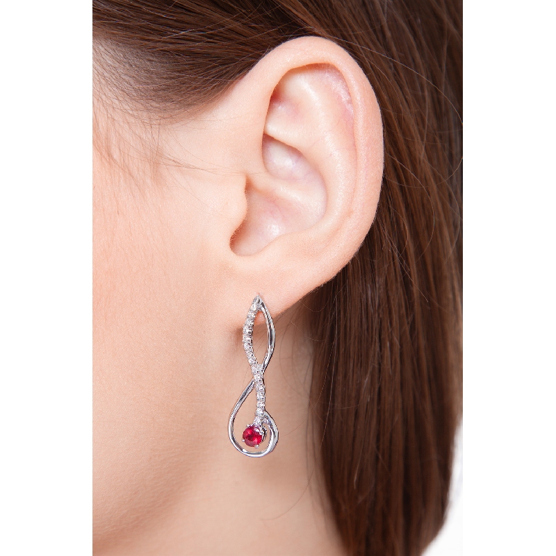 Colgantes en oro blanco de 18k con rubíes y diamantes Colgantes en oro blanco de 18k con rubíes y diamantes