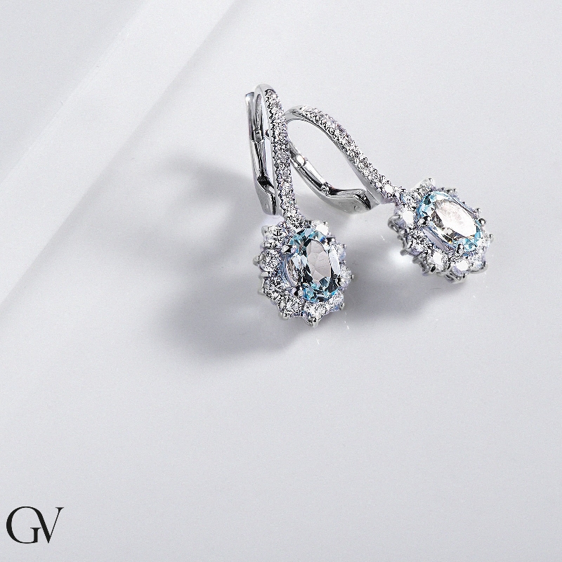 Pendientes en oro blanco 18k con aguamarina y halo diamantes Pendientes en oro blanco 18k con aguamarina y halo diamantes
