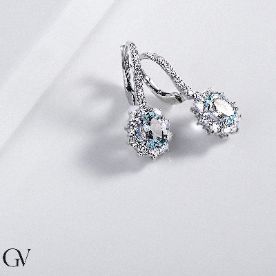 Pendientes en oro blanco 18k con aguamarina y halo diamantes