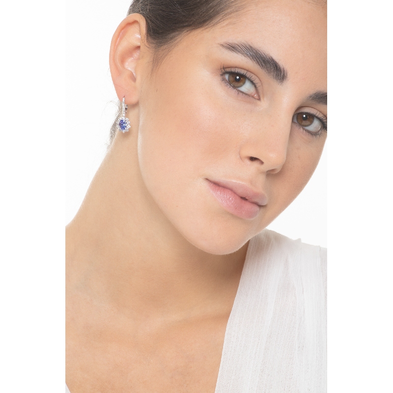 Pendientes en oro blanco 18k con tanzanitas ovaladas y diamantes halo Pendientes en oro blanco 18k con tanzanitas ovaladas y diamantes halo