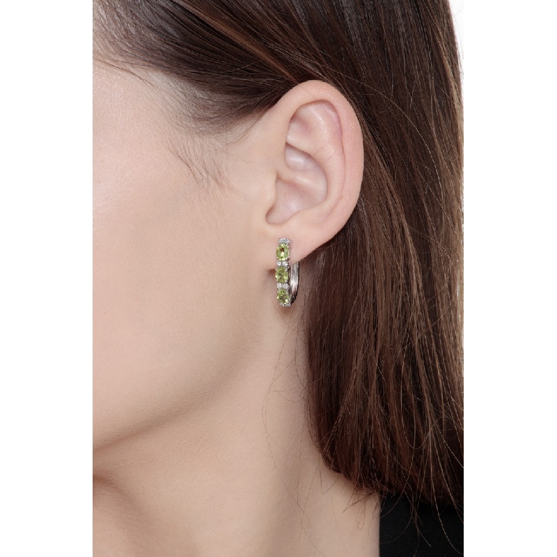 Pendientes en oro blanco de 18k con peridotos y diamantes Pendientes en oro blanco de 18k con peridotos y diamantes