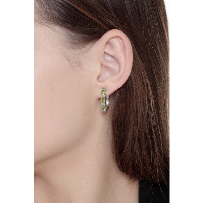 Pendientes en oro blanco de 18k con peridotos y diamantes