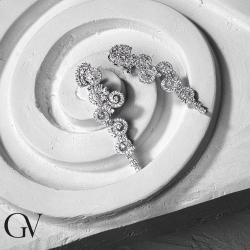 Pendientes colgantes en oro blanco 18k con diamantes design 2