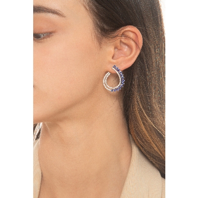 Pendientes en oro blanco de 18k en forma de gota con zafiros azules y diamantes