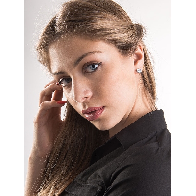 Pendientes corazón de oro blanco de 18k con un pavé de diamantes