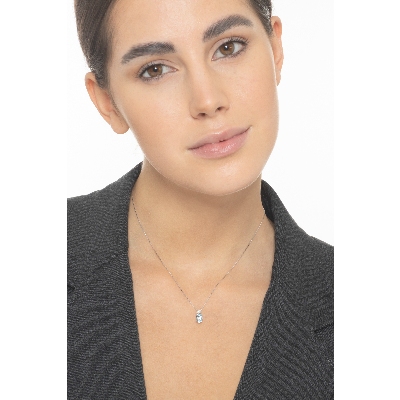 Collar en oro blanco 750 con aguamarina central y diamante