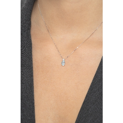 Collar en oro blanco 750 con aguamarina central y diamante