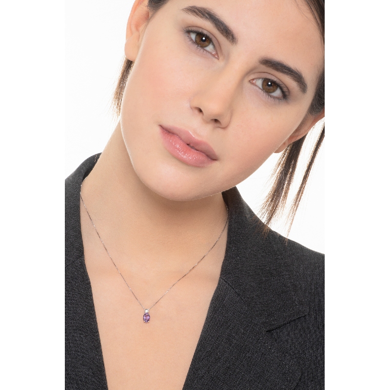 Collar con colgante en oro blanco 18 quilates con diamante y amatista