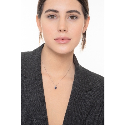 Collar en oro blanco 18k con zafiro azul y diamante