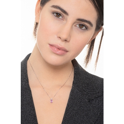 Collar en oro blanco 18k con zafiro rosa 7x5 mm y diamante