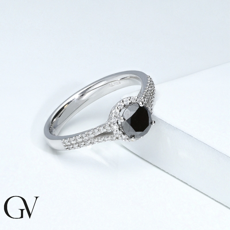 Anillo oro blanco 18K diamante negro y diamantes Anillo oro blanco 18K diamante negro y diamantes