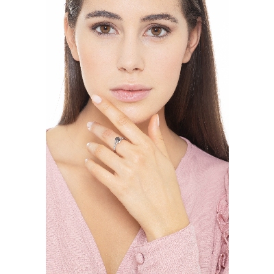 Anillo oro blanco 18K diamante negro y diamantes